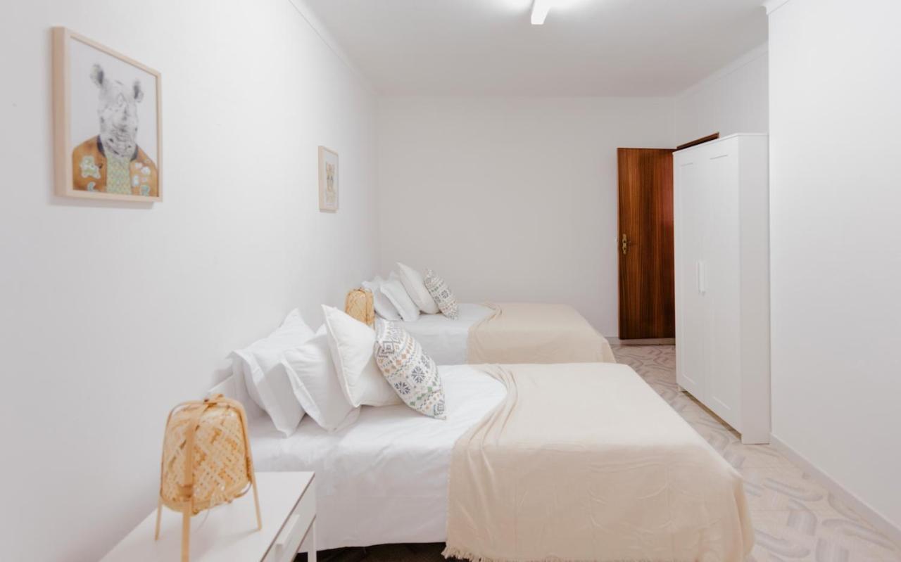 Appartamento Zambujeira Do Mar 4-Bed House Perfect For Families & Friends Esterno foto